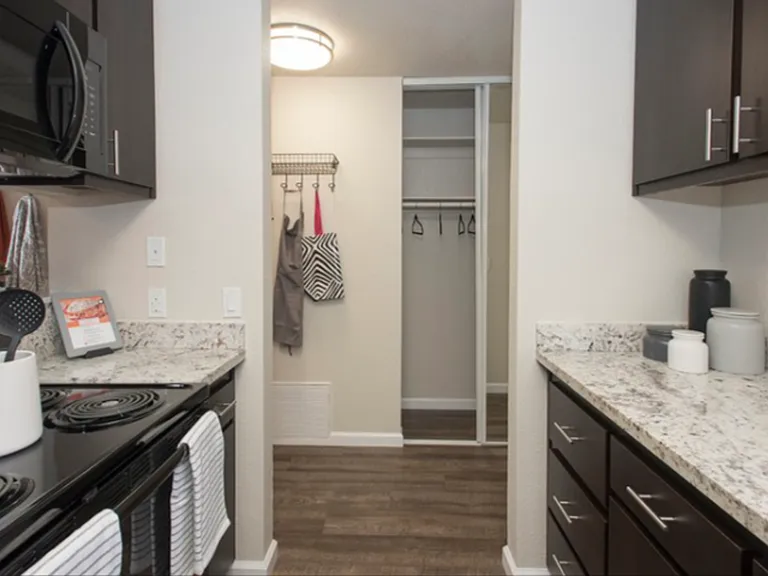 Park Lakewood Apartments — Photo 9