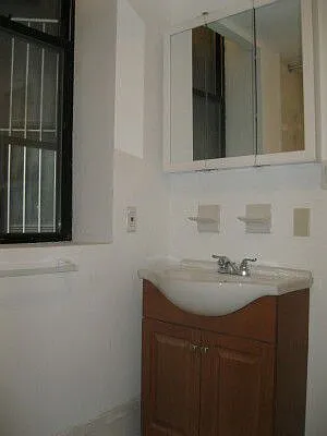 Rented by Tower Brokerage | media 22