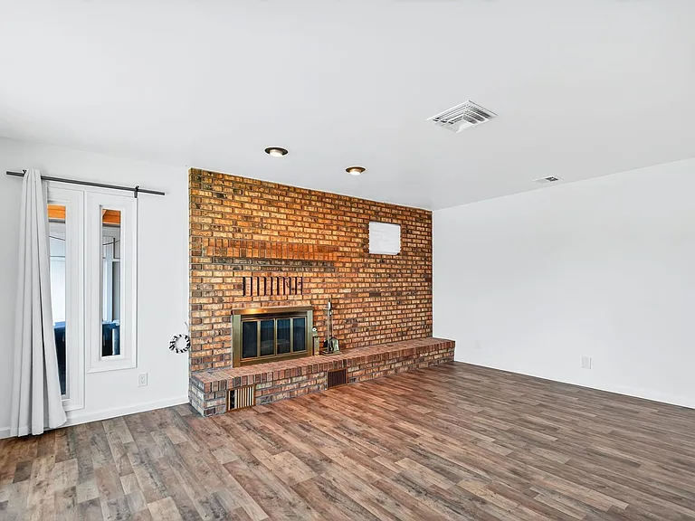 572 Federal St — Photo 3