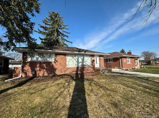 3120 Syckelmoore St, Trenton, MI 48183