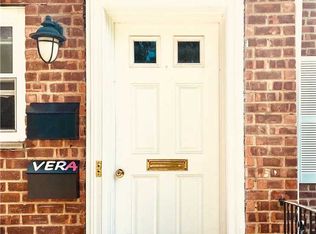254-19 73rd Rd, Glen Oaks, NY 11004