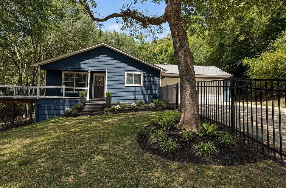 1st image of 445 Loop Dr