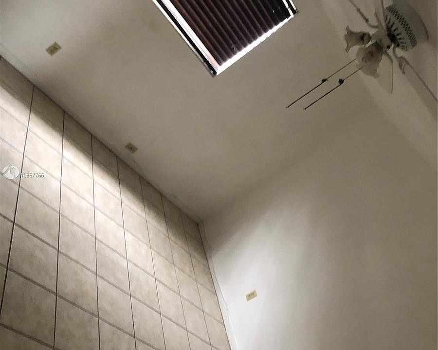1st image of 421 NE 1st St APT 109
