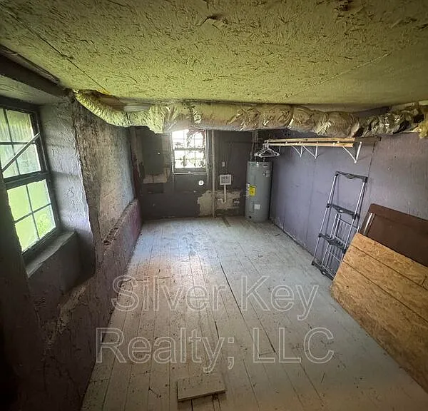 212 S Jackson St — Photo 17