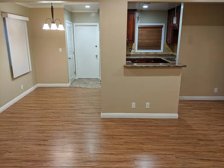 527 E Harvard Rd — Photo 7