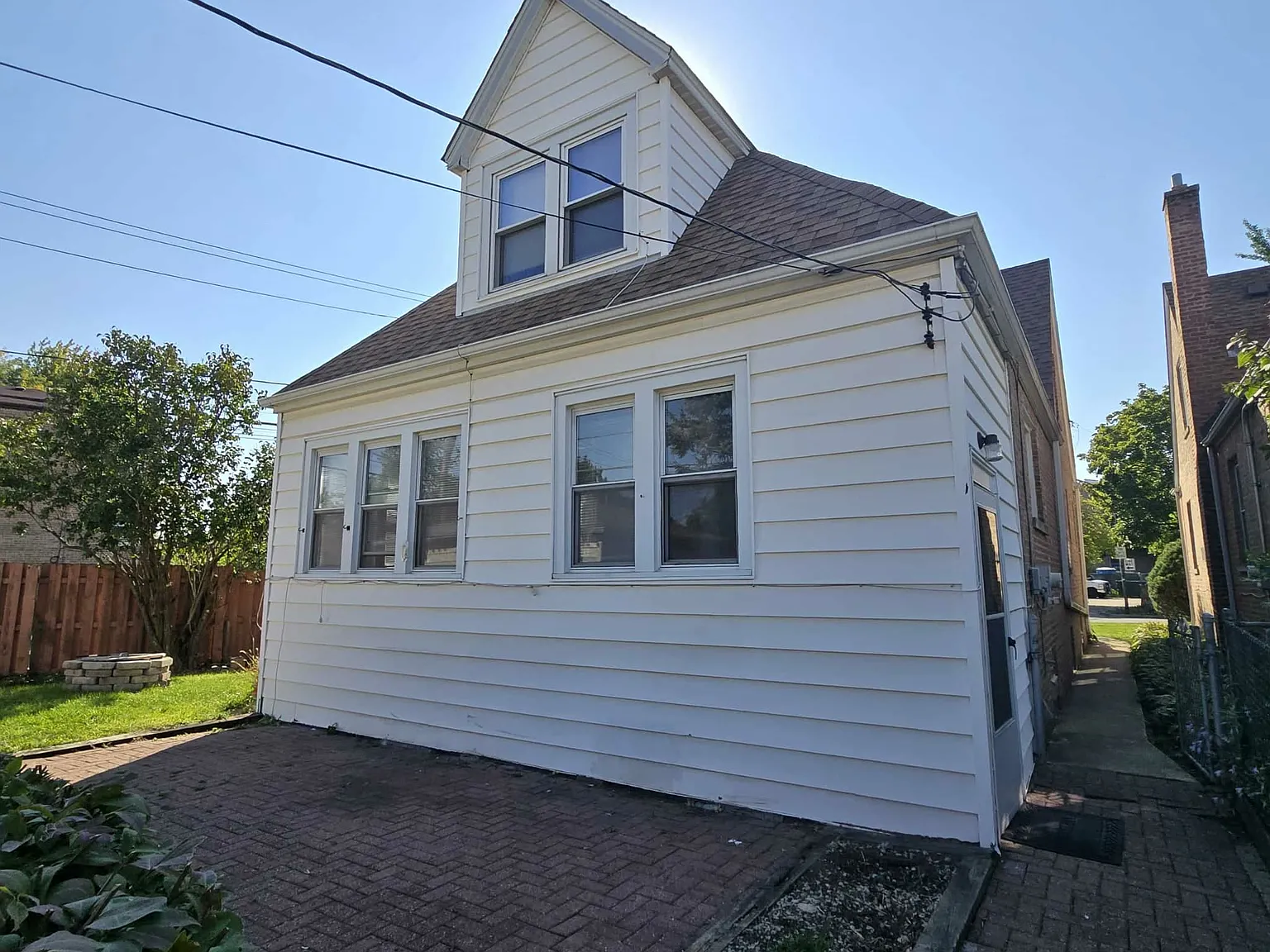 4 bed, 1800 sqft, $2,800 — Photo 2