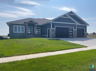 160 N Perry Ln, Harrisburg, SD 57032