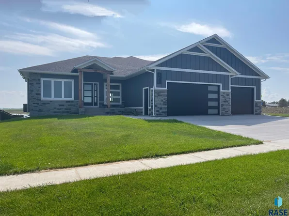160 N Perry Ln, Harrisburg, SD 57032