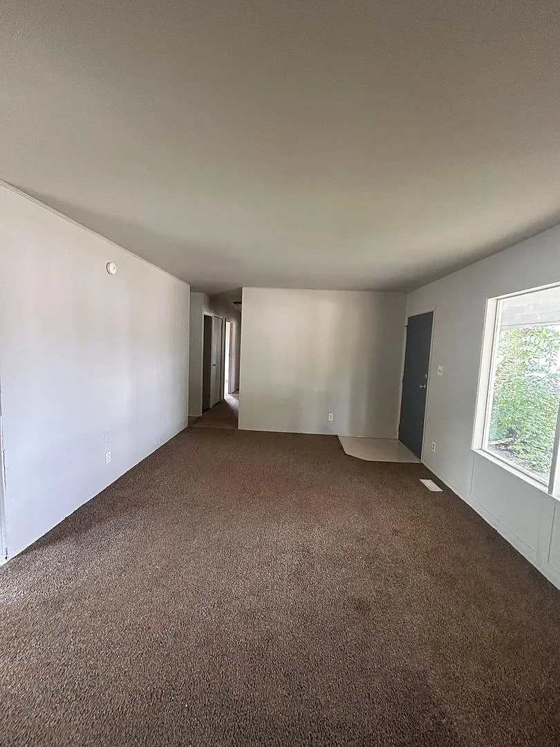 6220 Chatham Dr — Photo 2