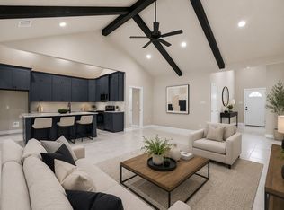 407 E Willingham St, Cleburne, TX 76031