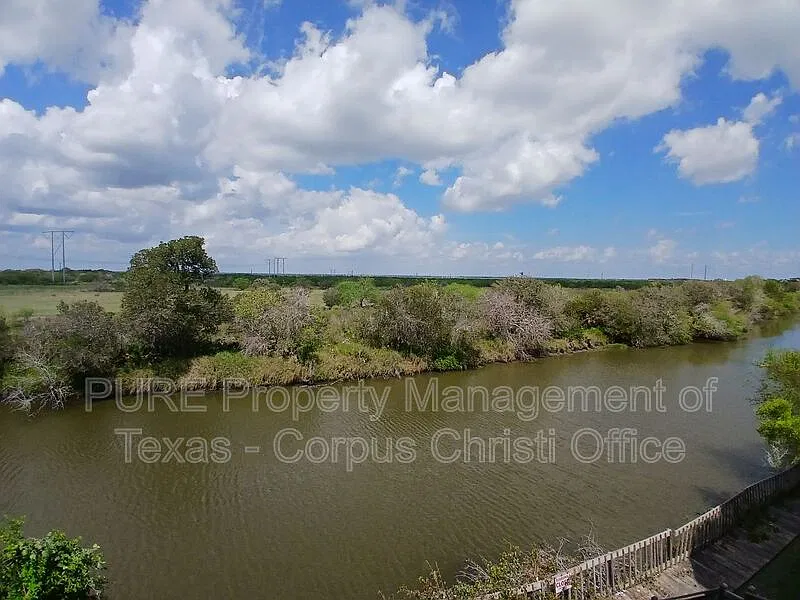 2 bed, 2.5 bath, 1670 sqft, $1,600 — Photo 3