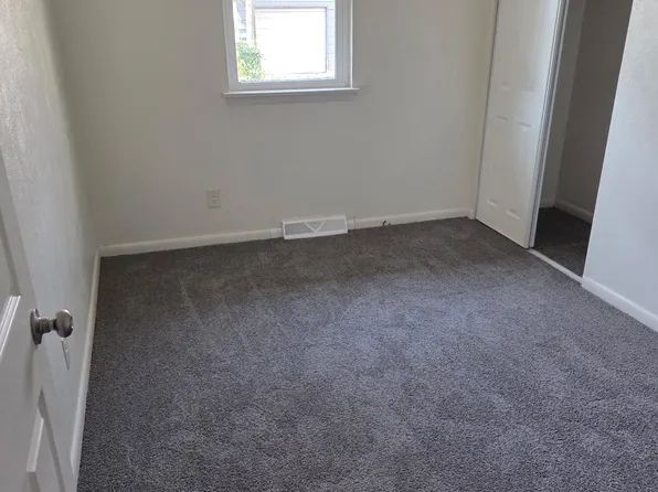 1022 W Thrush Ave, Peoria, IL 61604