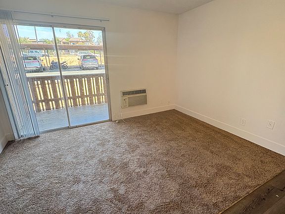 3rd image of 1051 Rock Springs Rd APT 142