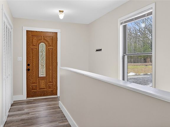 3rd image of 582 W King Rd