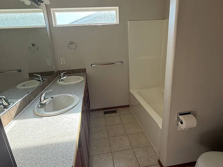 216 Deangela Dr — Photo 6