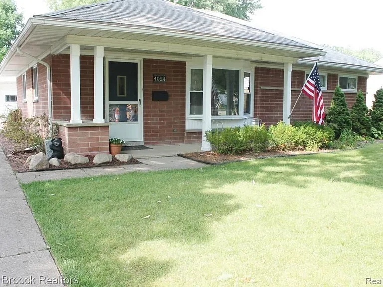 4024 W Webster Rd — Photo 1