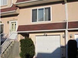 23 Cardinal Ln, Staten Island, NY 10306