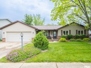 4517 W Lynnhurst Dr, Peoria, IL 61615