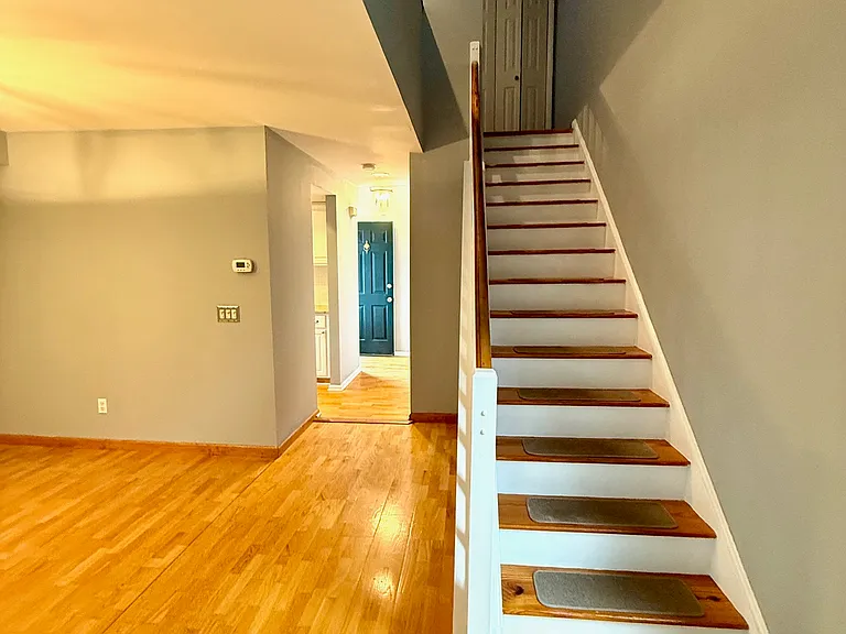 107 Glen Side E — Photo 3