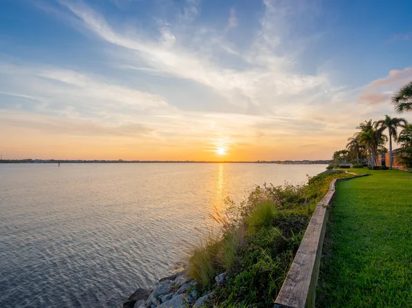 1554 SE Ballantrae Court, Port St Lucie, FL 34952