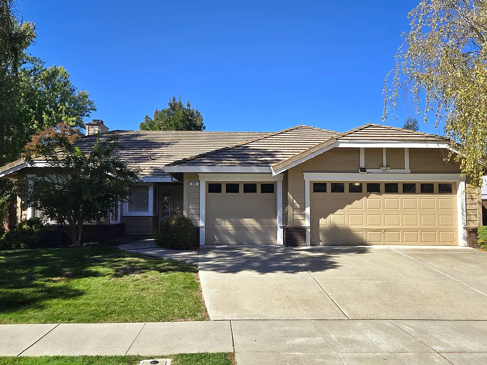 995 Jessica Dr