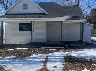 117 N Edwards St, Buckner, IL 62819
