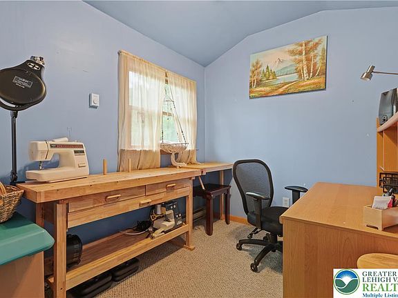 5th image of 3134 Ross Rd