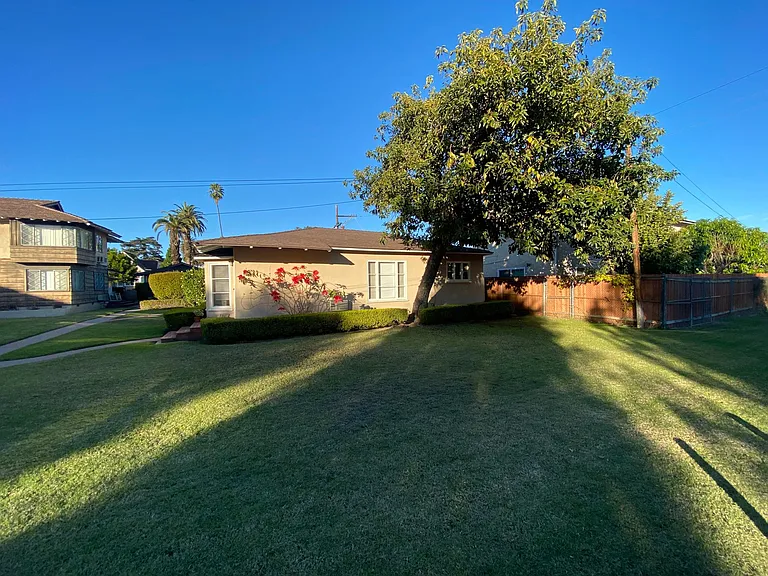 131 S Harvard Blvd — Photo 5