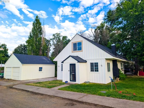 590 Cedar St, Elgin, OR 97827