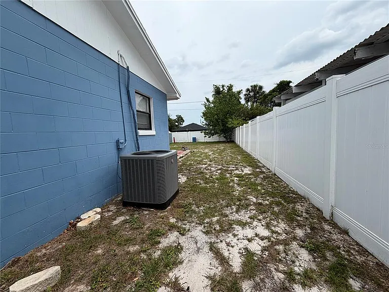1767 Valencia Ave — Photo 30