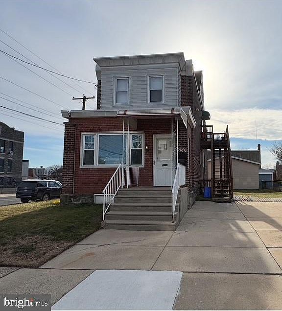 1st image of 548 Hellerman St