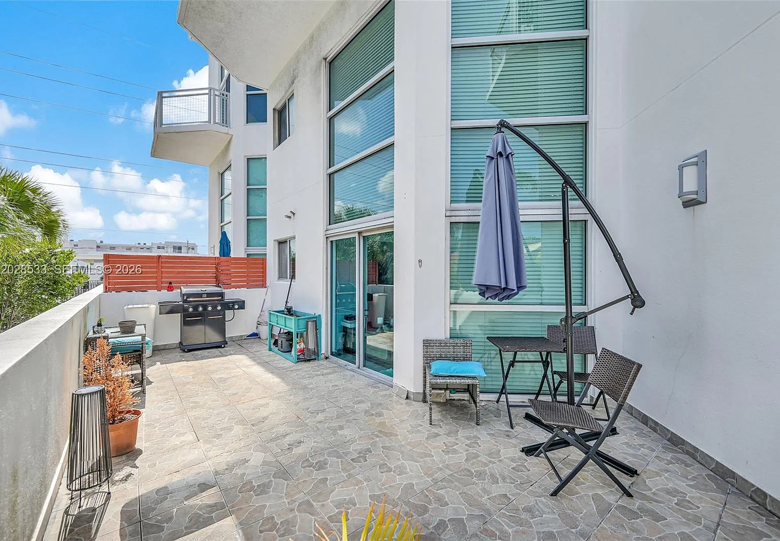 2 bed, 2.0 bath, 1424 sqft, $4,850 — Photo 3