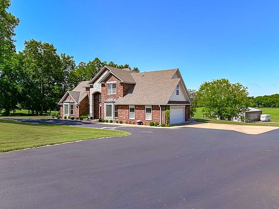 3rd image of 1000 N Cimarron Hl