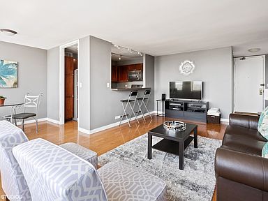 655 W Irving Park Rd APT 2113, Chicago, IL 60613 | Zillow