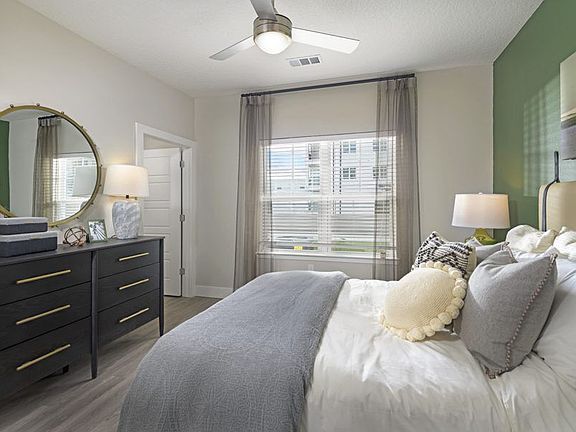 5th image of 3030 Ascend Oak St #302