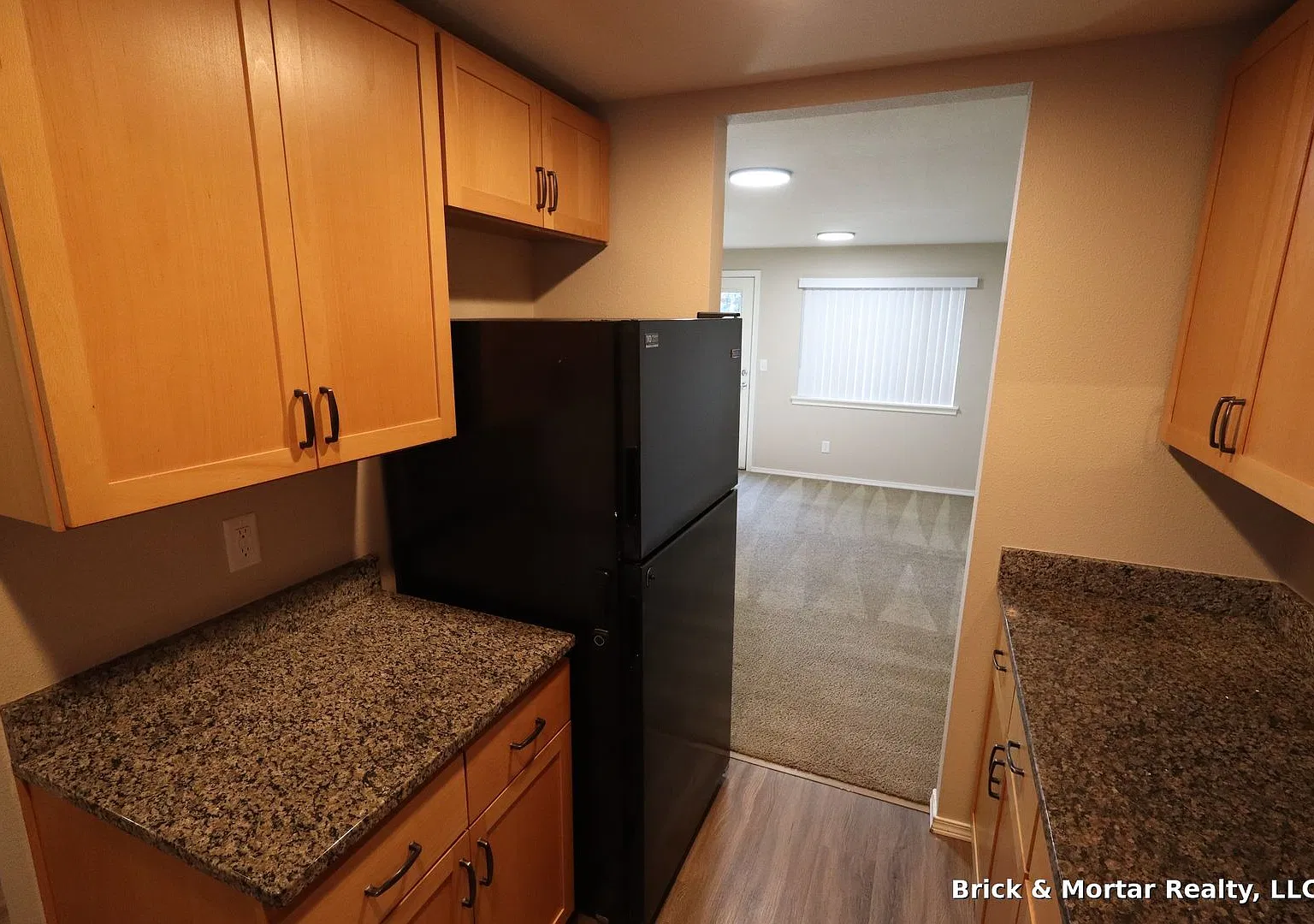 00570- White Rock LLC: 3760-3774 Hawthorne Ave NE — Photo 4
