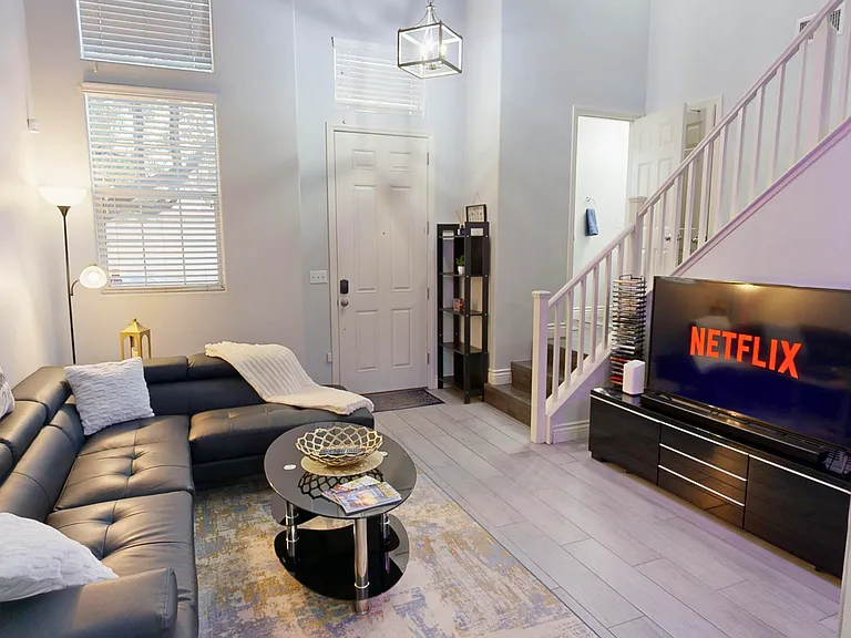 136 Bloomsbury Ave — Photo 12