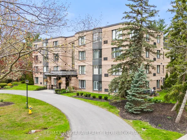 61 Paffard St #403, Niagara On The Lake, ON L0S 1J0