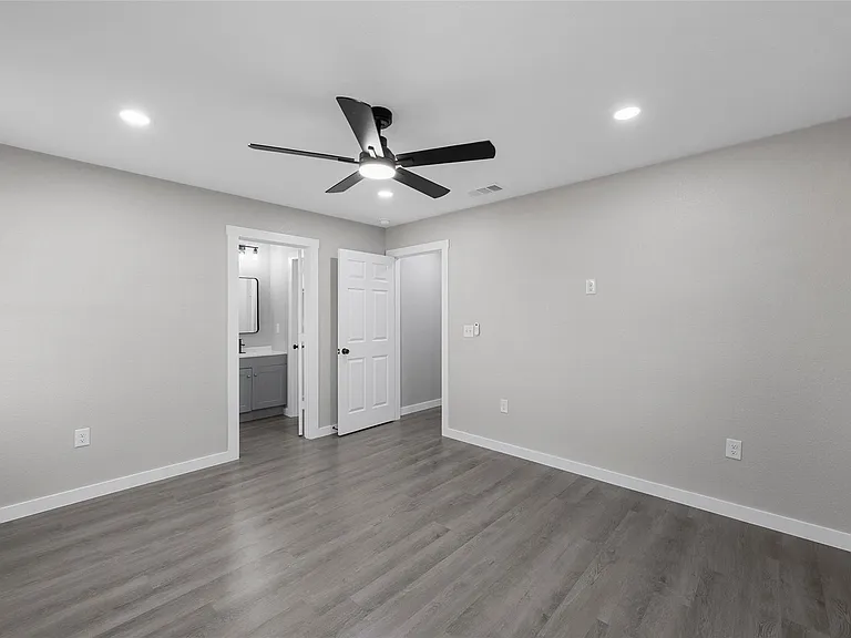 405 Hogan Ln #A & B — Photo 13