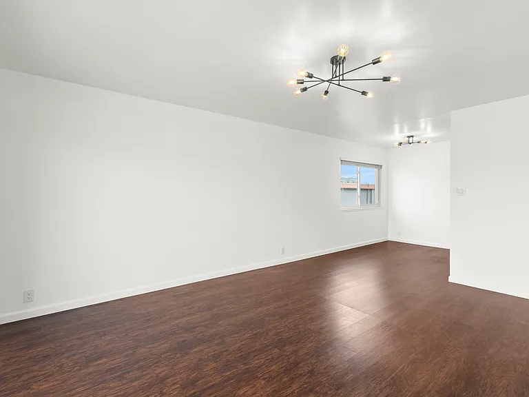 The Edgeworth Apartments — Photo 14
