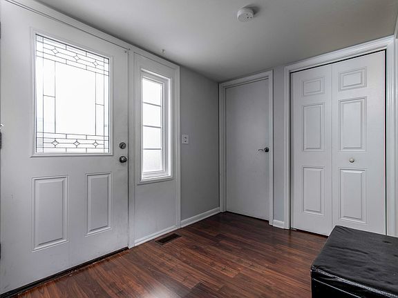 2nd image of 198 Applewood Ln