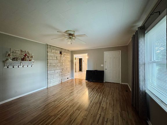 3rd image of 830 County Road 547