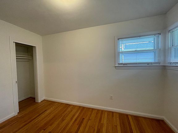 4th image of 306 Russell Rd