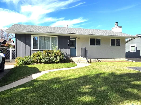 2401 15th 15th Avenue E, Prince Albert, SK S6V 6H4