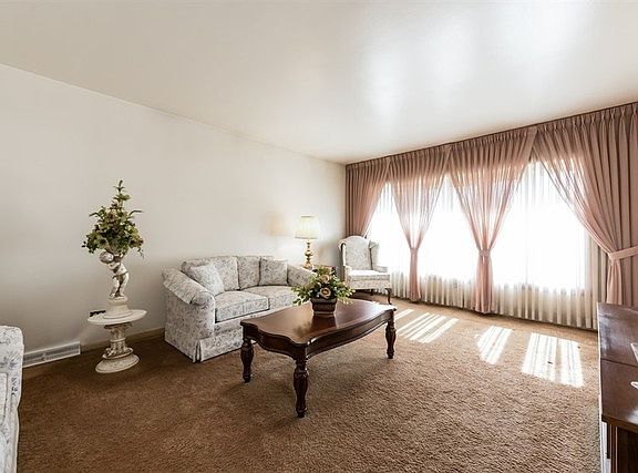 2nd image of 5005 N Ridgewood Ave