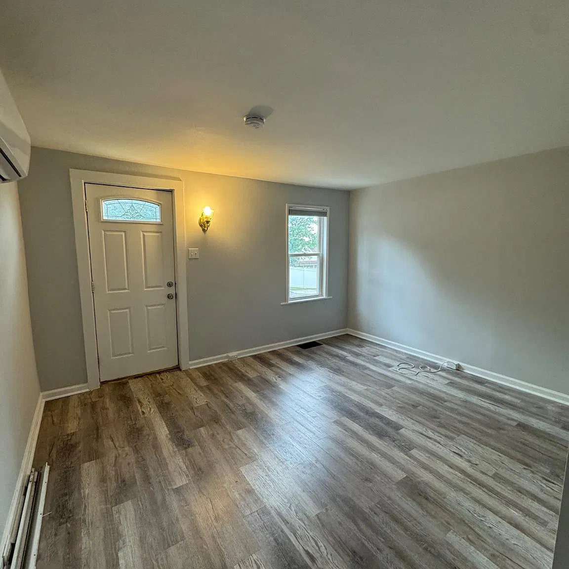 2 bed, 1.0 bath, 924 sqft, $1,700 — Photo 2