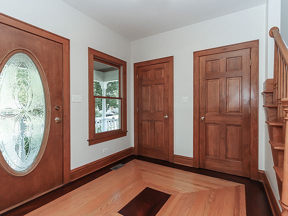 4th image of 145 N Myrtle Ave