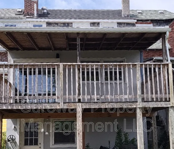 1131 Sterling Ave — Photo 2