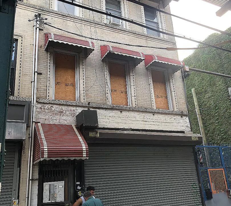 2nd image of 2830 Fulton St APT 1