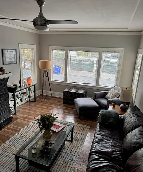 Staged bedroom 2/ Living room